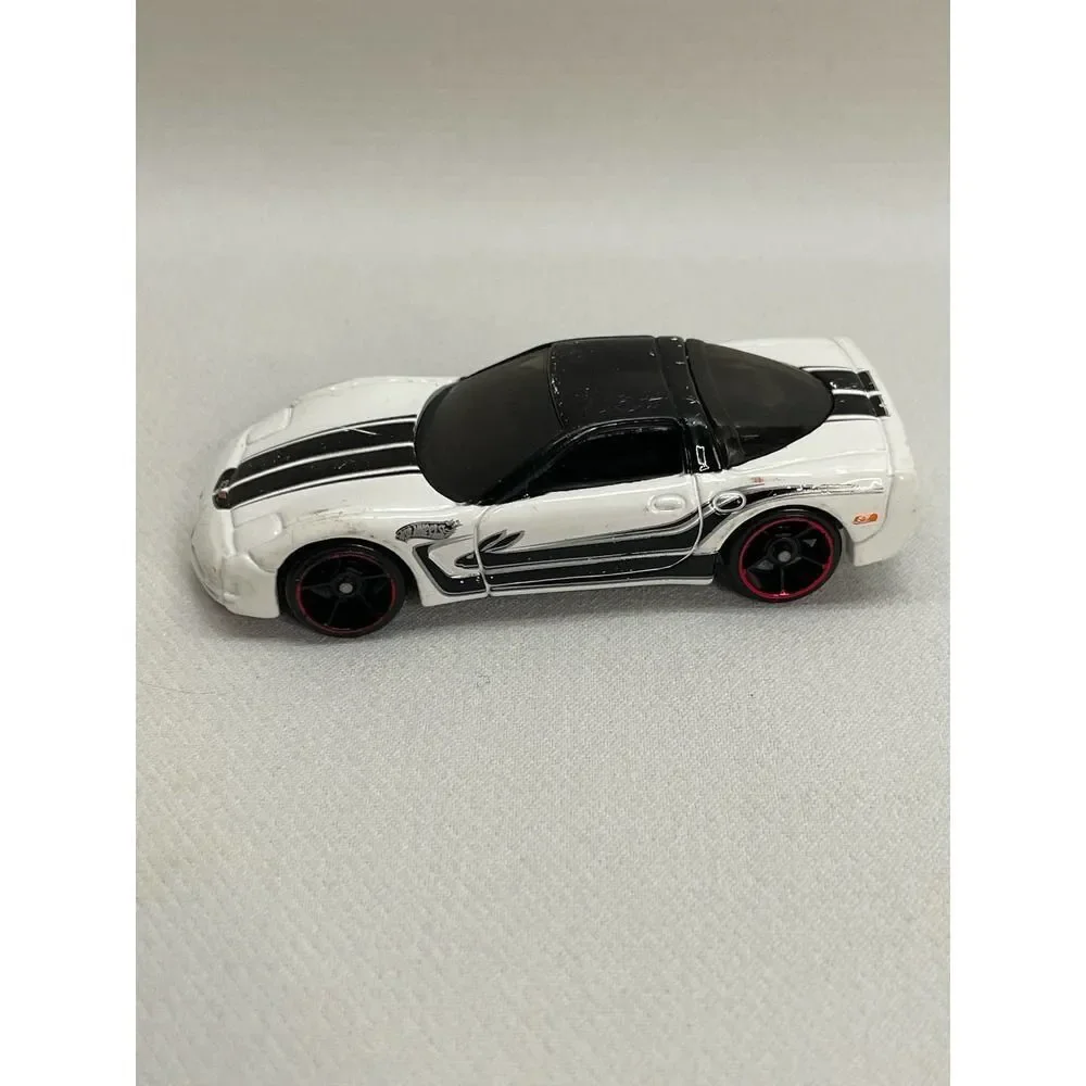 Hot Wheels 97 Chevrolet White Black Bunny Stripe 2010 Easter Pack Target RARE
